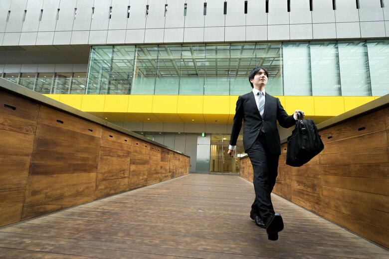 通勤の際にもできる「早歩き」（画像はイメージ）