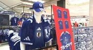 ＦＩＦＡワールドカップ２０２６開幕　ユニホームやタオルなど応援グッズ、計250点販売　福屋広島駅前店