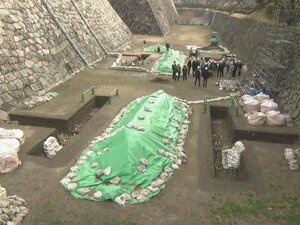 幻の「もう一つの天守」石垣の基礎部分か…名古屋城の内堀から約80cm四方の石の列発掘 1列に約18m