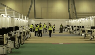 「家にいて!」悲痛なメッセージ 外に出れば人が死ぬ…音の消えた街に響く“木曜夜の拍手”