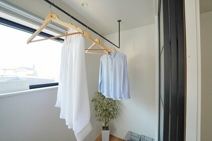 一人暮らしで感じる梅雨の湿気・・・自宅を快適にするヒントとは?