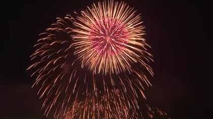 呉市・吉浦湾が舞台”海上花火大会”　町制１１０周年を記念