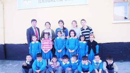 【世界の制服：トルコ】貧困を覆い隠すために黒い割烹着と白い襟から始まったが・・・