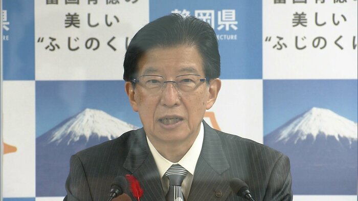 釈明会見では開き直る場面も