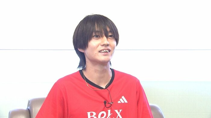 インタビューに答える吉田響選手