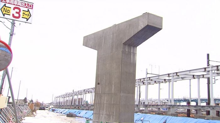 住宅街からエスコンに向かう橋脚