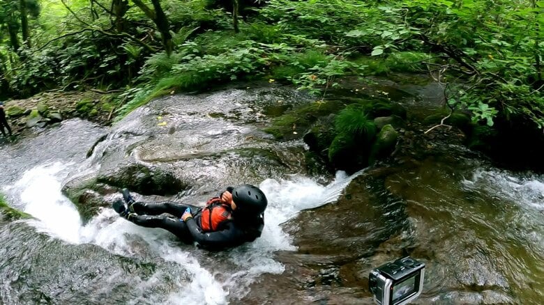 五感をフル活用！全身で楽しむ夏旅にご案内　天然のシャワー浴びアクティビティで自然満喫　田沢湖ブルーのご当地ドリンクもお試しを【秋田発】｜FNNプライムオンライン