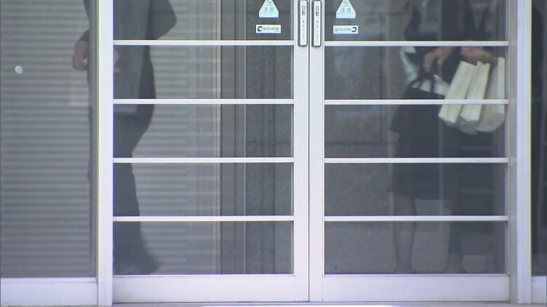 岡﨑彩咲陽さん（20）の告別式営まれる　家族にストーカー被害訴え、警察にも相談…一連の対応に問題なかったか調査進む｜FNNプライムオンライン