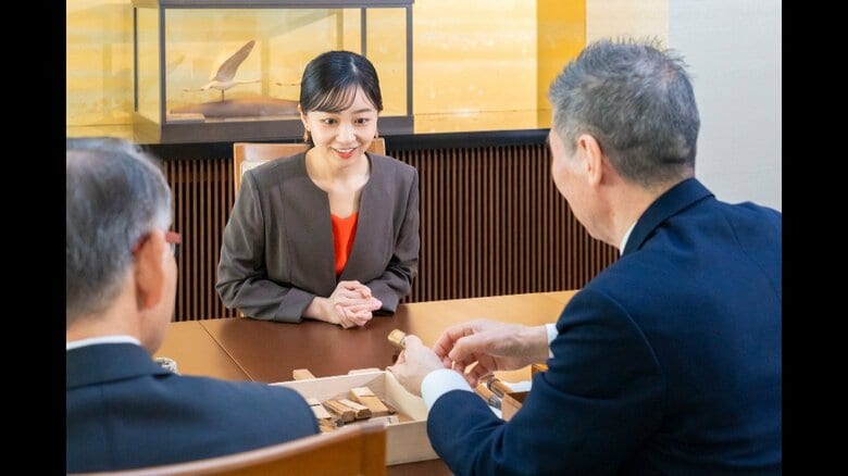佳子さまが伝統工芸の職人と面会…2025年11月に式典出席予定も新型コロナ感染で取りやめに　技術や思いに耳を傾けられる｜FNNプライムオンライン