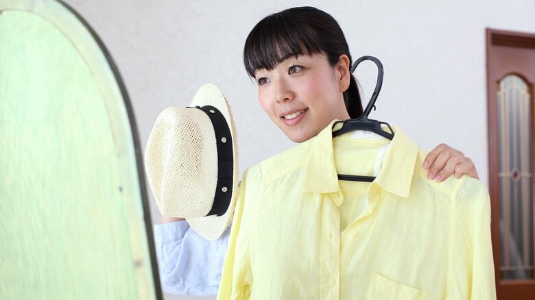 暑い日は服の色を意識してもいいだろう（画像はイメージ）