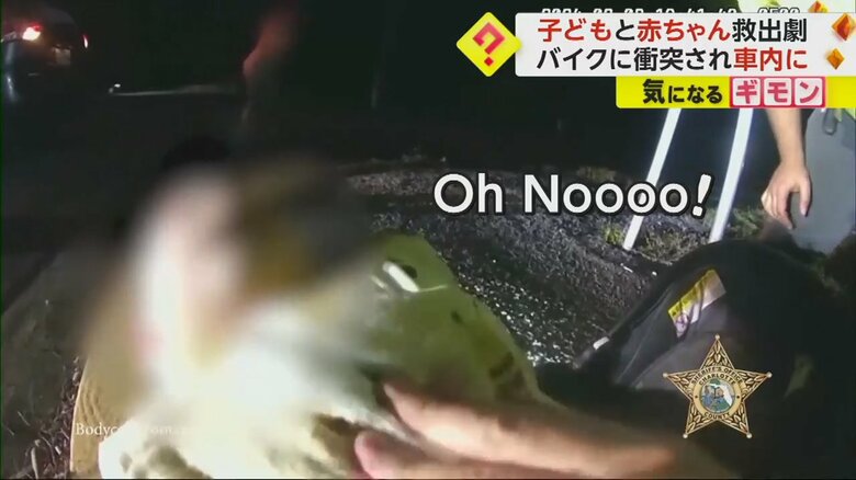 心臓マッサージを受ける赤ちゃんと、その近くでは母親が取り乱していた
