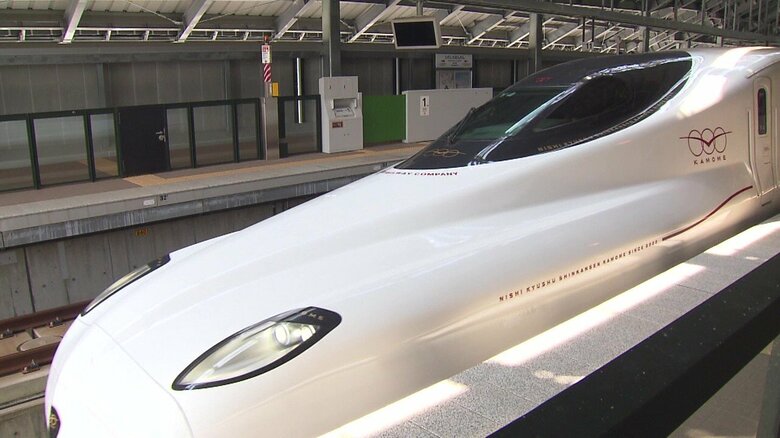 長崎～武雄温泉間を結ぶ西九州新幹線「かもめ」