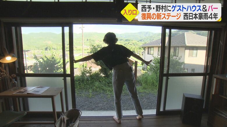 大きな窓の外にはのどかな田園風景が