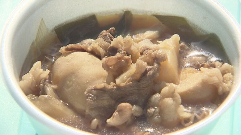 山形風芋煮　肉は牛肉・スープはしょうゆベースが基本