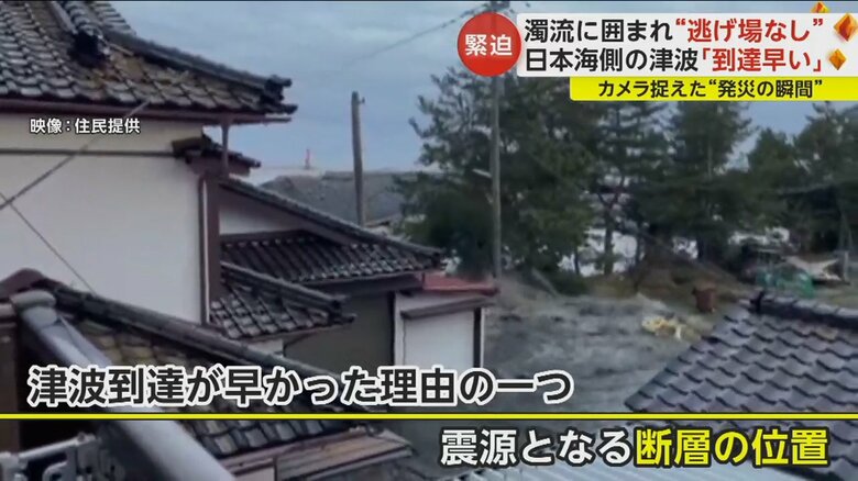 町になだれ込む津波