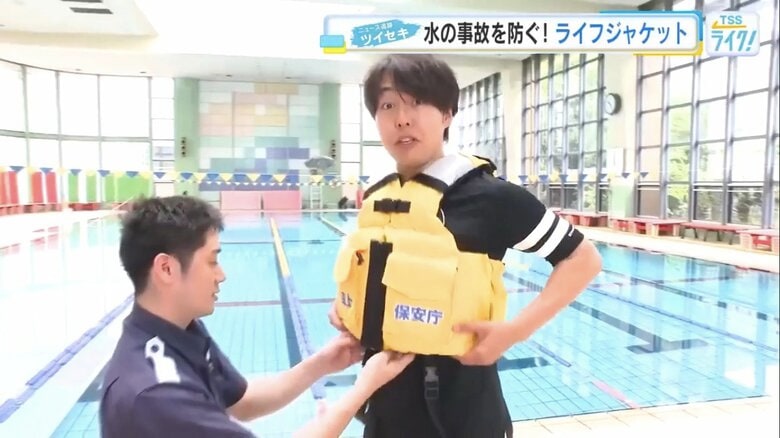 上村指導官から正しい着用方法を学ぶ