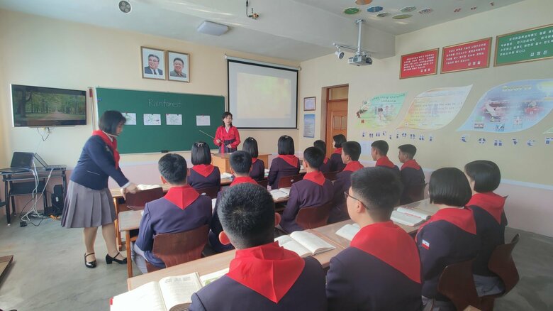 羅先の外国語学校での授業風景