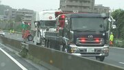 東名高速でトラック3台が追突事故　30代男性運転手が死亡　1人軽傷　東京IC～東名川崎IC下り線で一時通行止め