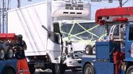足利市トラック事故　運転手は病死か　意識失い？工場に突っ込む