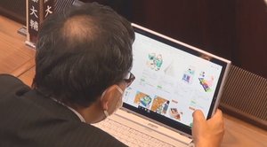 議会中に居眠り・読書…サボり議員の実態が明らかに! 3日連続ネットショッピングの神奈川県議を直撃