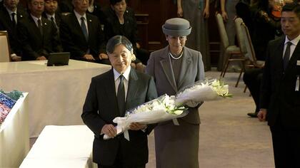 白いゆりの花束手向け拝礼…天皇皇后両陛下が阪神・淡路大震災の追悼式典へ「知見を次の世代へ」発生から30年