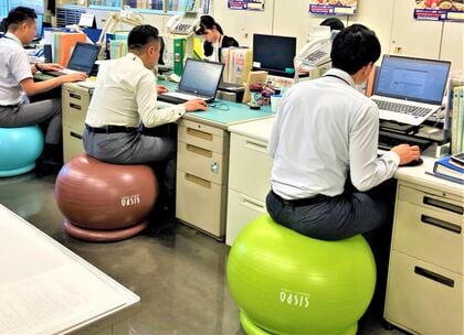 バランスボールで転倒リスク大幅低減!福岡市職員を対象にした実証実験で成果を実証