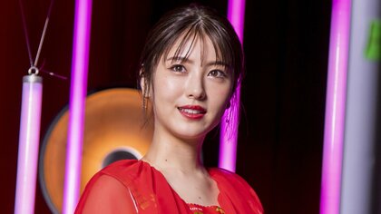 浜辺美波、吉沢亮の誕生日祝うも距離感に迷い「“ベー”と呼んでくれたら」　バレンタインの「硬い」思い出も語る