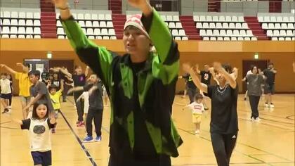 「津山納涼ごんごまつり」に向け約１００人が「ごんご」＝河童になりきり踊りの動きを練習【岡山・津山市】