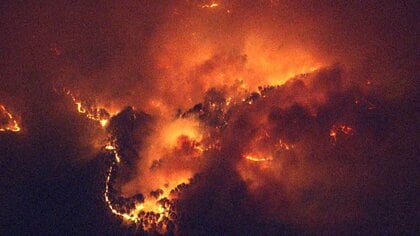 【中継】「早く鎮火して」岩手・大槌町の山林火災、焼損範囲が6倍に拡大　煙の勢い衰えず　地域の不安広がる