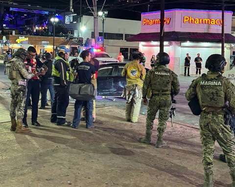 メキシコでW杯勝利祝う群衆に車突っ込む　17人けが　運転手拘束