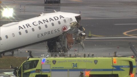 「あ、帰れない」ニューヨーク旅客機事故で日本人にも影響　消防車両と衝突の瞬間映像も　管制官が双方に進入許可