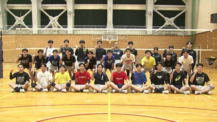 再び全国を目指す花巻東高校男子バレーボール部のメンバー
