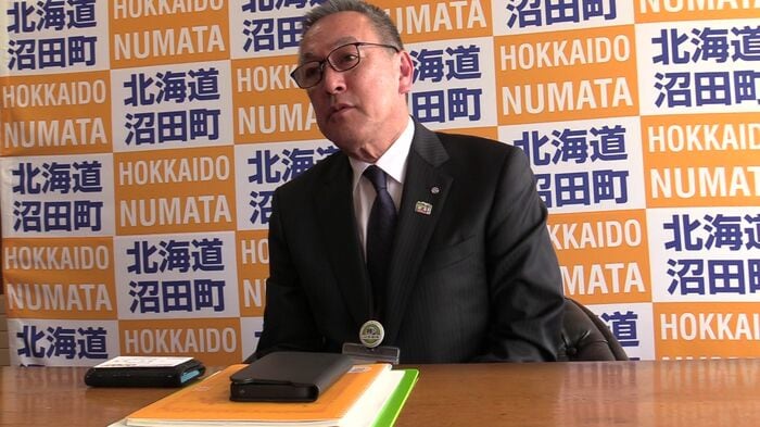 サービス向上を目指すと話す横山町長