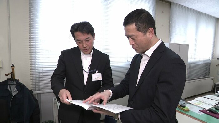 同僚たちは口を揃えて原田さん（右）の「人柄の良さ」を語る