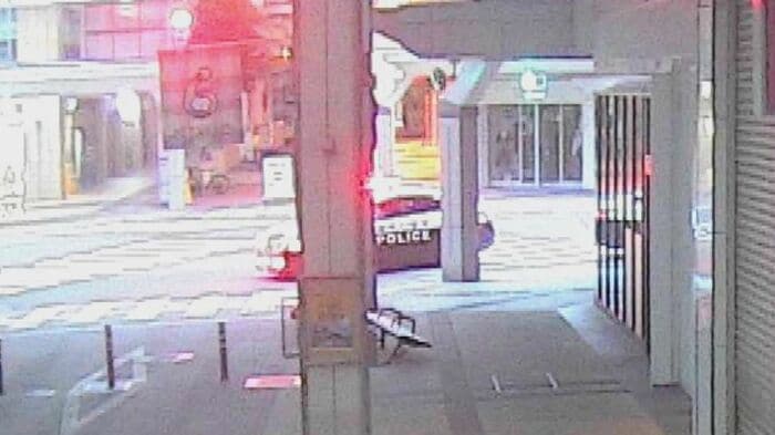 軽自動車を追いかけてきたパトカー