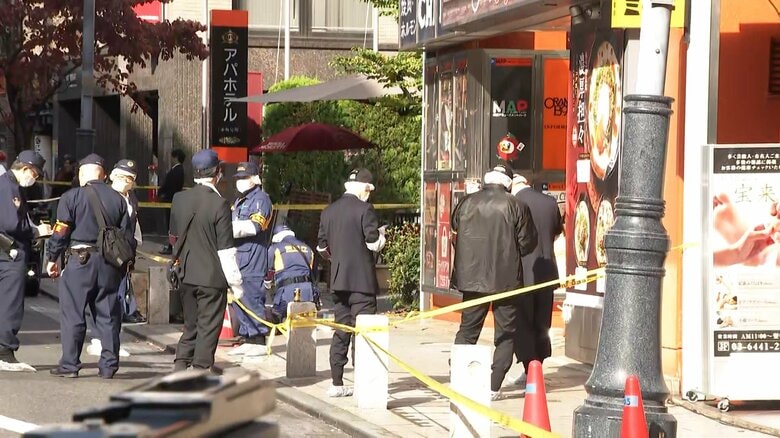 逃走中の男は「黒い帽子に作業着」東京・赤坂で“刃物男”にライブハウスの解錠待っていた歌手が襲われたか…女性は重傷で「男と面識ない」と話す |FNNプライムオンライン