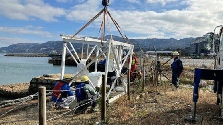 「気象庁で初めてのこと」津波観測装置の復旧に奔走した気象庁職員たち　雪のなか岸壁に穴開け【能登半島地震から1年】｜FNNプライムオンライン