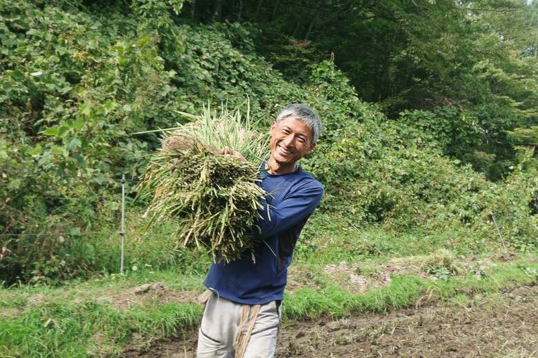 信州松本の林業会社が提案する山の恵み。里山の自然農法で作られたお米から「日本酒 山端」を開発した、木こりたちの想いと奮闘記。