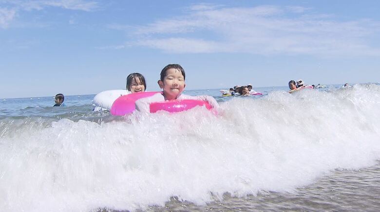 海の日「信州の海」にぎわう　新潟・上越市の海水浴場には長野県内から家族連れが続々「すっごく楽しかった。もっと泳ぎたい」｜FNNプライムオンライン