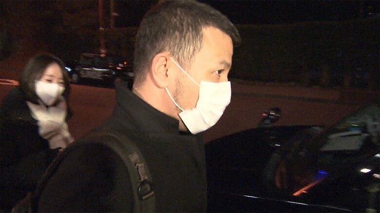 特捜部の家宅捜索を受けた直後の三浦清志容疑者(43)(今年1月19日 東京・千代田区)