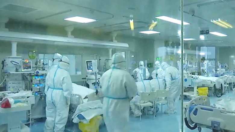 武漢で患者の治療にあたっている医療従事者