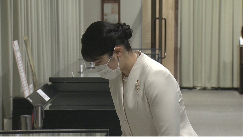 初の単独公務で「夢見る光源氏」展を鑑賞された　国立公文書館　5月11日