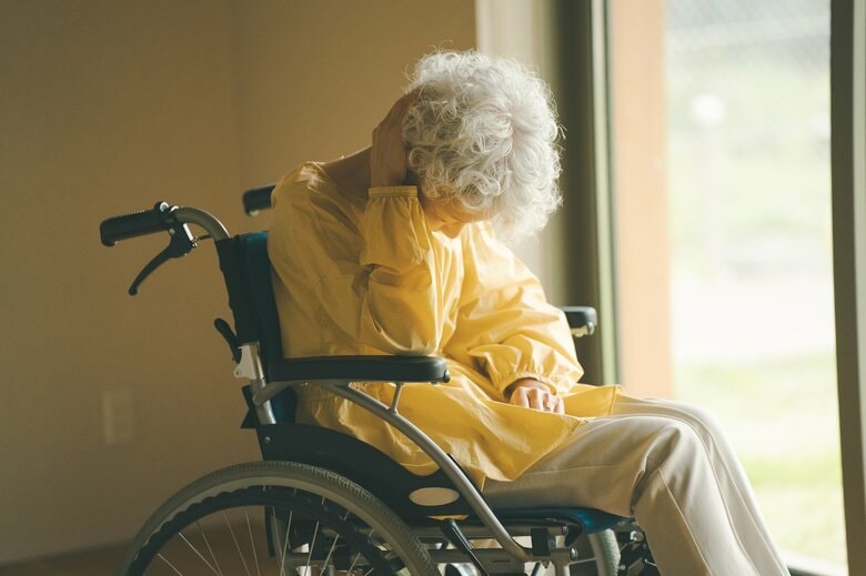 介護される側も排泄のケアを受け入れる時間がかかる（画像：イメージ）