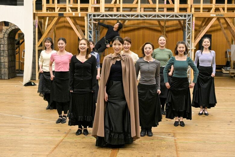 フローが看護師たちと共にスクタリ陸軍野戦病院へ向かう【撮影：上原タカシ】