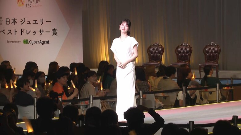 浜辺美波さん(25)