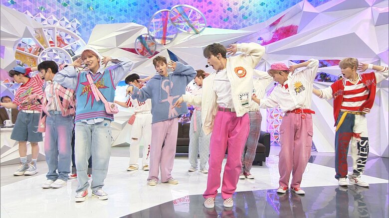 「NEWSmile」テレビ初パフォーマンス