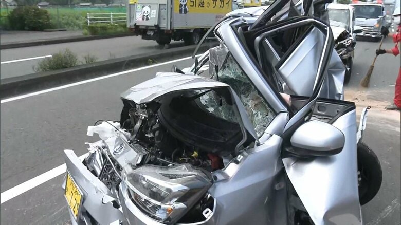 追突された軽自動車の男性は死亡