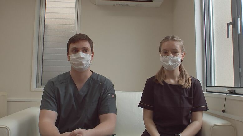 院長との縁で働きはじめたミキータさん（左）とヤーナさん（右）