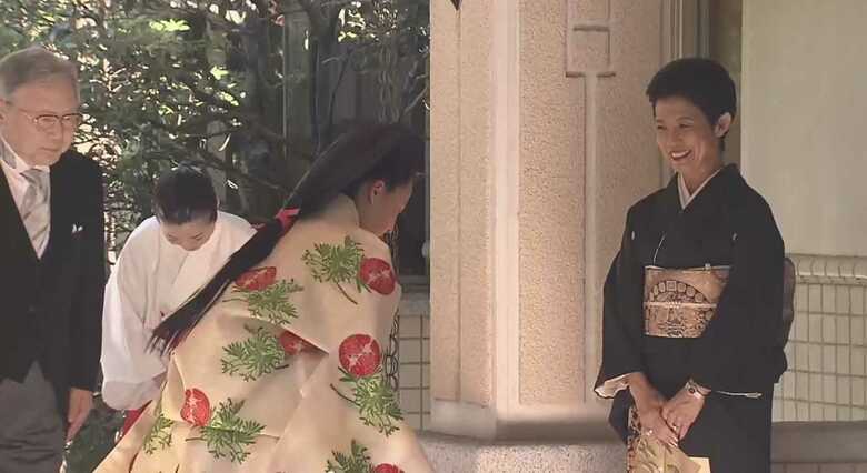 ご自宅を出発される絢子さま　10月29日