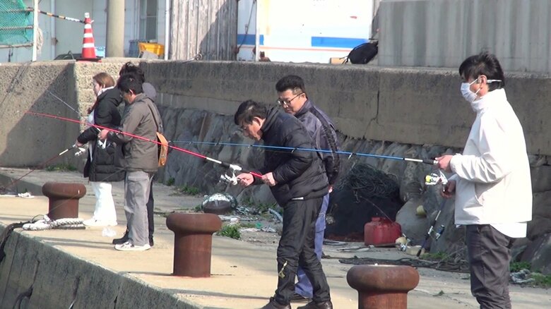 4人は釣りを楽しんだ